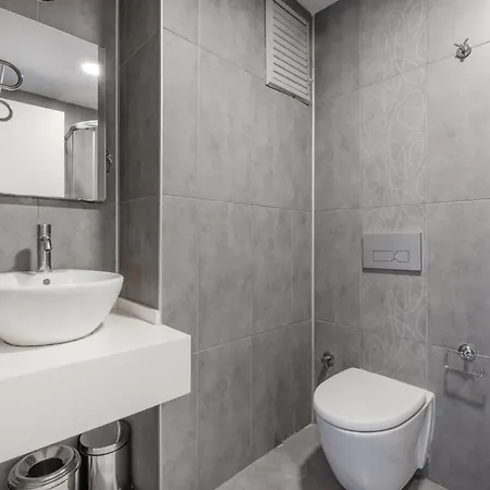Modern Flat W Balcony In Bagcilar İstanbul